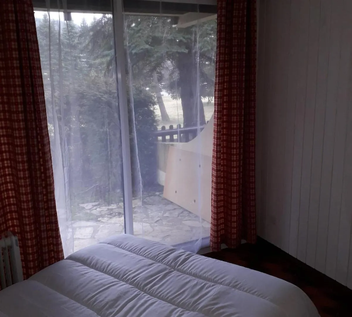 Beautiful 2 Bedroom With South-Facing Garden Ancelle Lägenhet